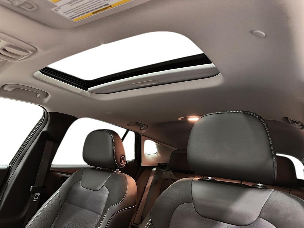 2025 Chevrolet Trax FWD 4dr LT in Stratford, Ontario - 15 - w1024h768px