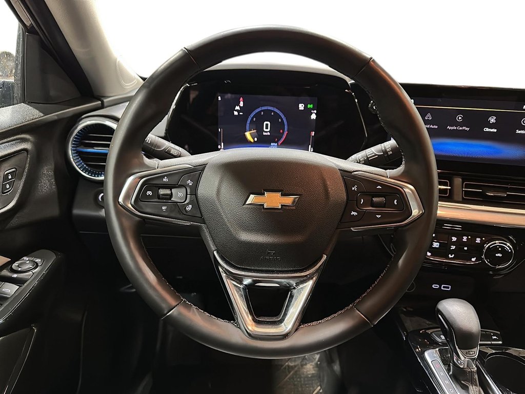 2025 Chevrolet Trax FWD 4dr LT in Stratford, Ontario - 11 - w1024h768px