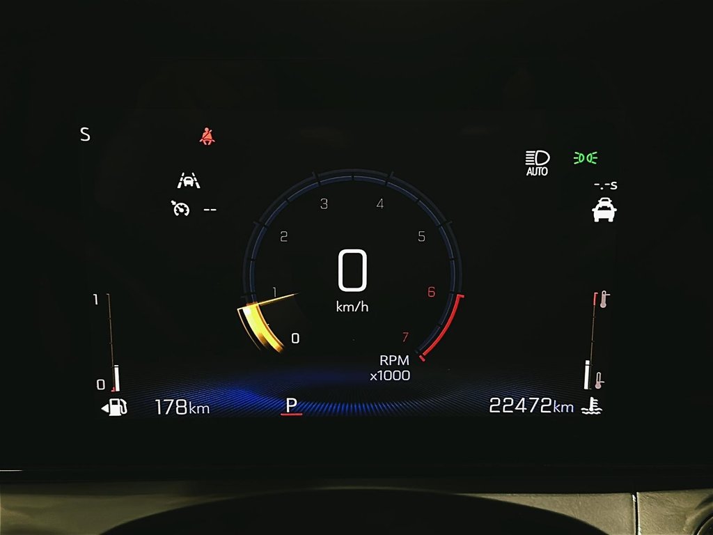 2025 Chevrolet Trax FWD 4dr LT in Stratford, Ontario - 13 - w1024h768px