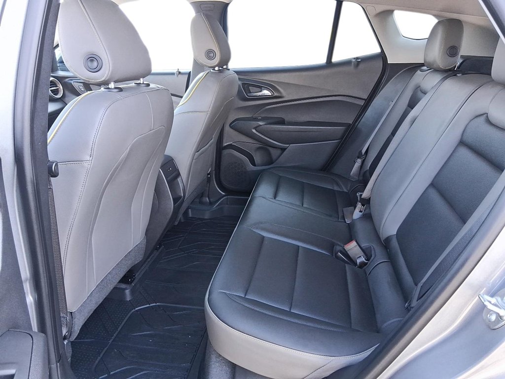 2025 Chevrolet Trax FWD 4dr ACTIV in Stratford, Ontario - 10 - w1024h768px