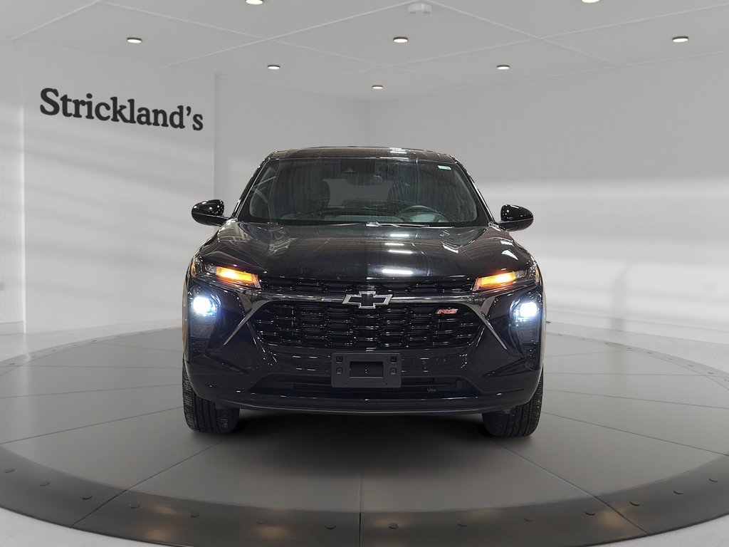 2025 Chevrolet Trax FWD 4dr 1RS in Stratford, Ontario - 2 - w1024h768px