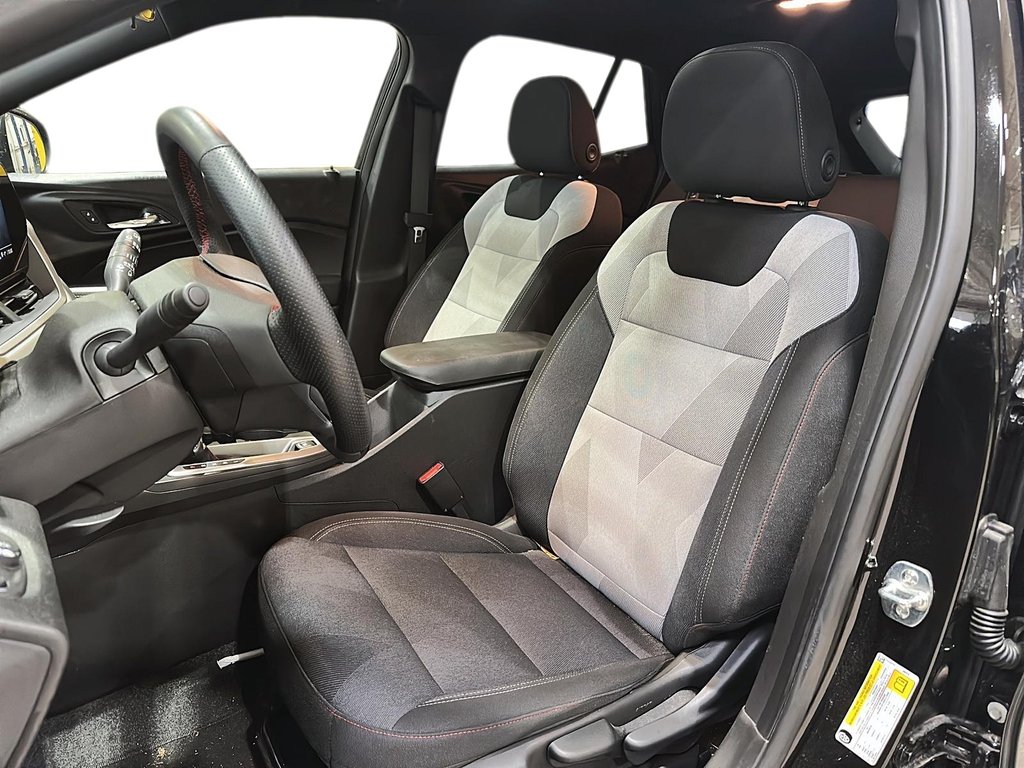 2025 Chevrolet Trax FWD 4dr 1RS in Stratford, Ontario - 7 - w1024h768px