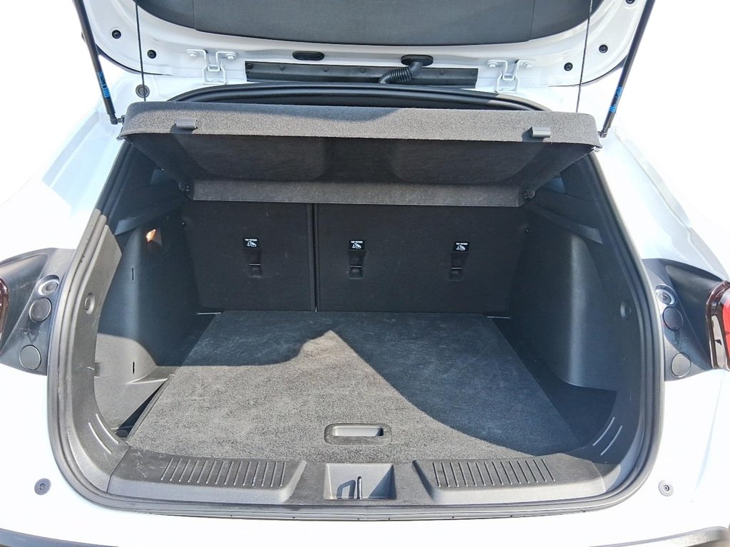 2025 Chevrolet Trax FWD 4dr 2RS in Stratford, Ontario - 6 - w1024h768px