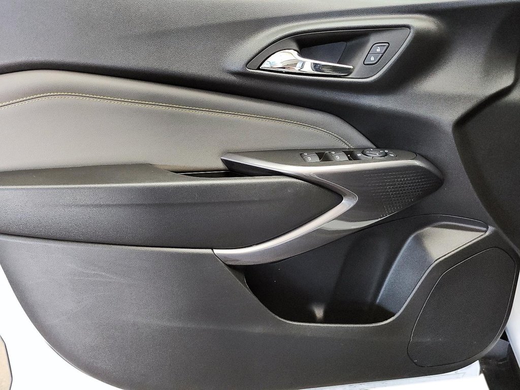 2025 Chevrolet Trax FWD 4dr ACTIV in Stratford, Ontario - 10 - w1024h768px