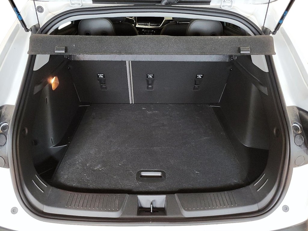 2025 Chevrolet Trax FWD 4dr ACTIV in Stratford, Ontario - 6 - w1024h768px