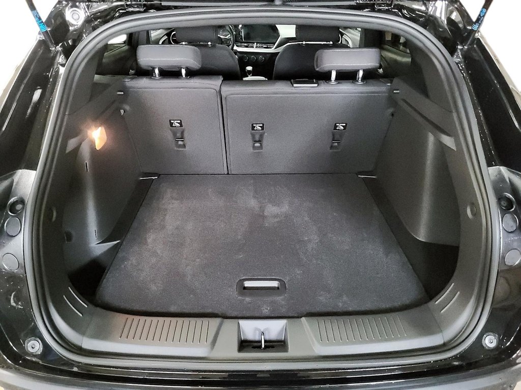 2025 Chevrolet Trax FWD 4dr 1RS in Stratford, Ontario - 6 - w1024h768px