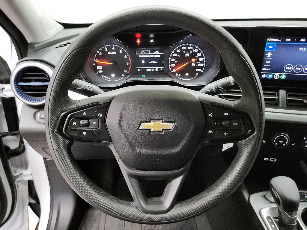 2025 Chevrolet Trax FWD 4dr LS in Stratford, Ontario - 11 - w1024h768px