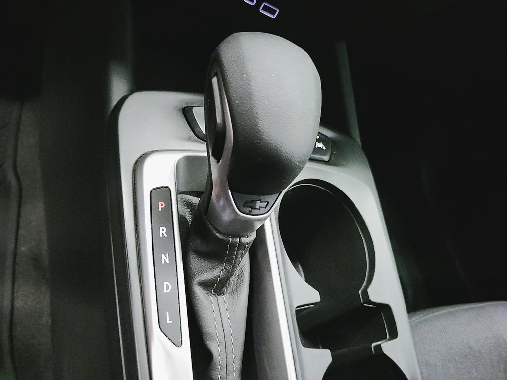 2025 Chevrolet Trax FWD 4dr LS in Stratford, Ontario - 14 - w1024h768px