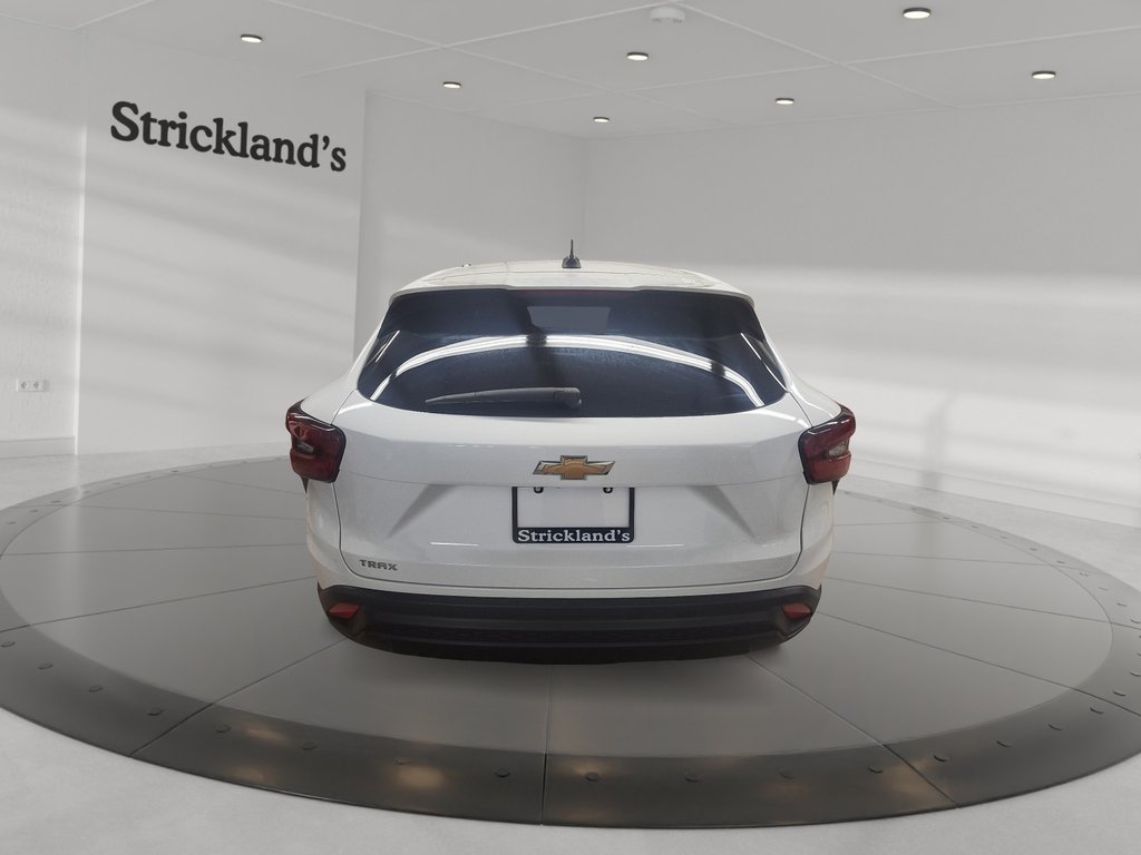 2025 Chevrolet Trax FWD 4dr LS in Stratford, Ontario - 3 - w1024h768px