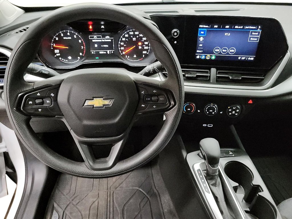 2025 Chevrolet Trax FWD 4dr LS in Stratford, Ontario - 13 - w1024h768px