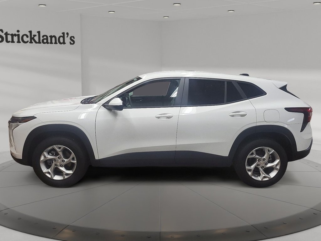 2025 Chevrolet Trax FWD 4dr LS in Stratford, Ontario - 5 - w1024h768px