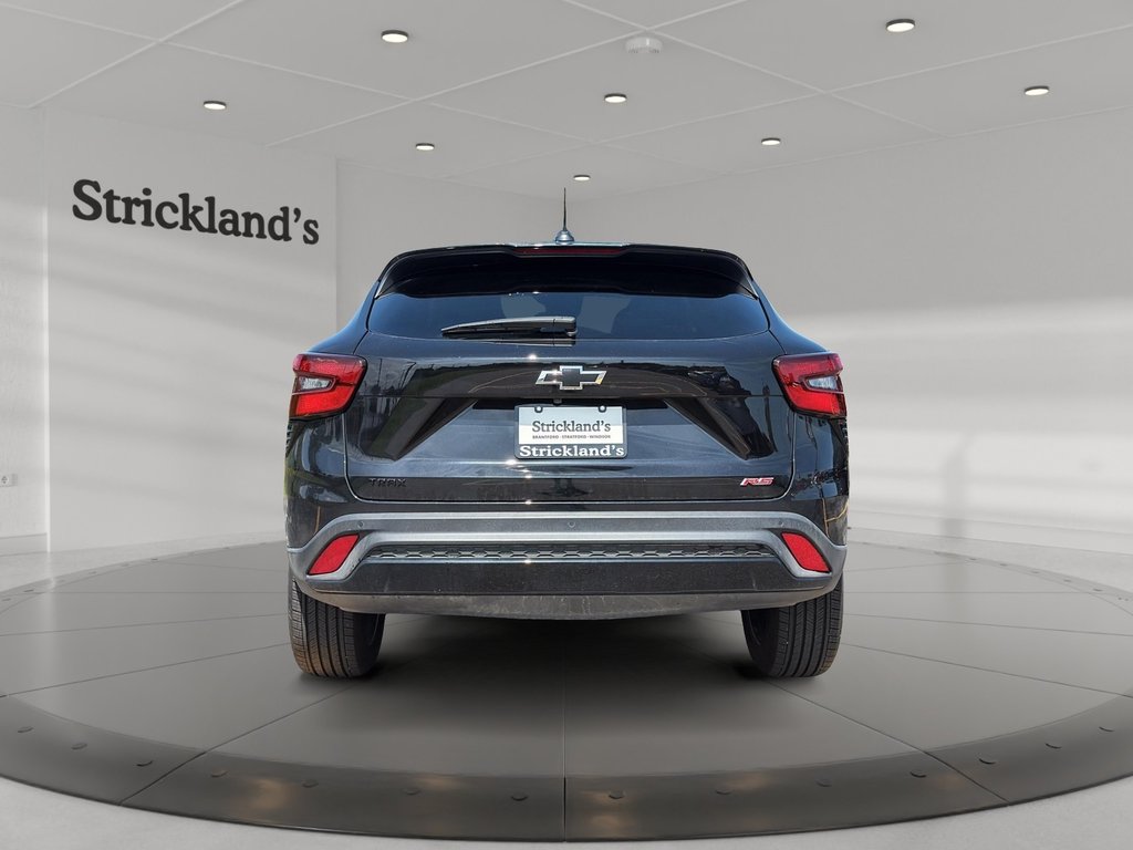 2025 Chevrolet Trax FWD 4dr 1RS in Stratford, Ontario - 3 - w1024h768px