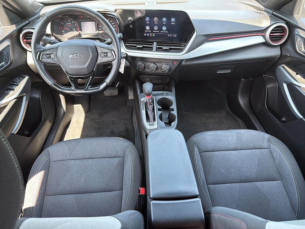 2025 Chevrolet Trax FWD 4dr 1RS in Stratford, Ontario - 9 - w1024h768px