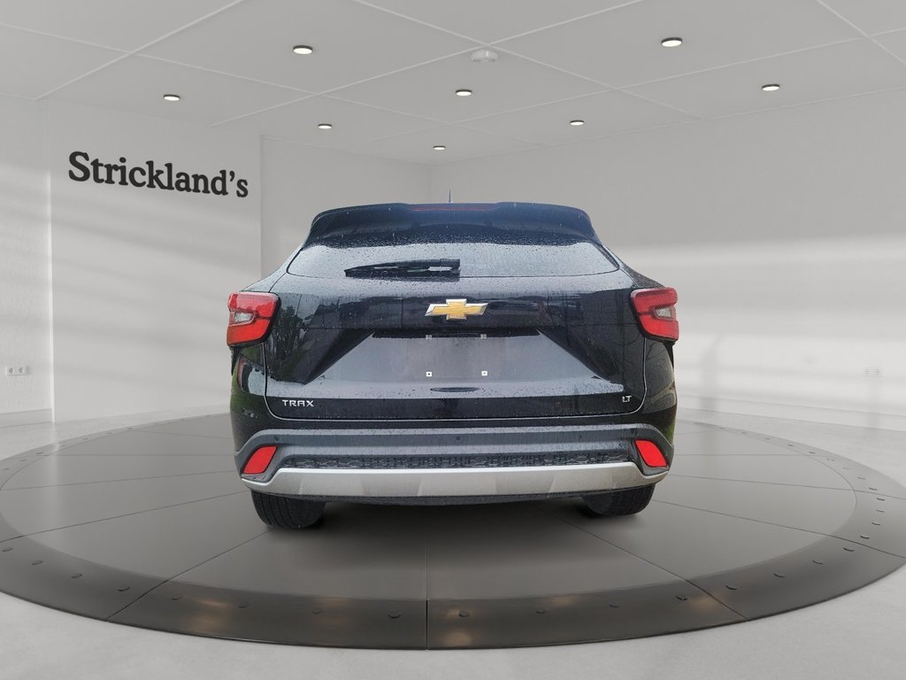 2026 Chevrolet Trax FWD 4dr LT in Stratford, Ontario - 3 - w1024h768px