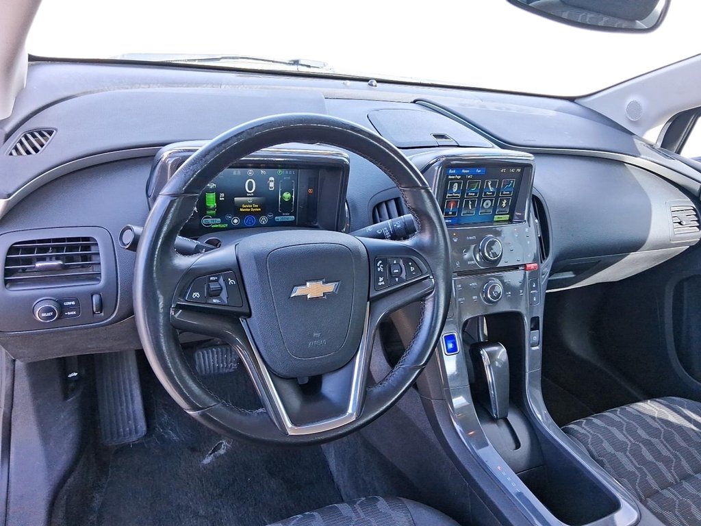 2014 Chevrolet Volt 5-Door Hatchback in Stratford, Ontario - 9 - w1024h768px