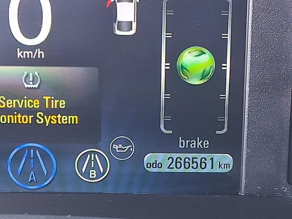 2014 Chevrolet Volt 5-Door Hatchback in Stratford, Ontario - 12 - w1024h768px