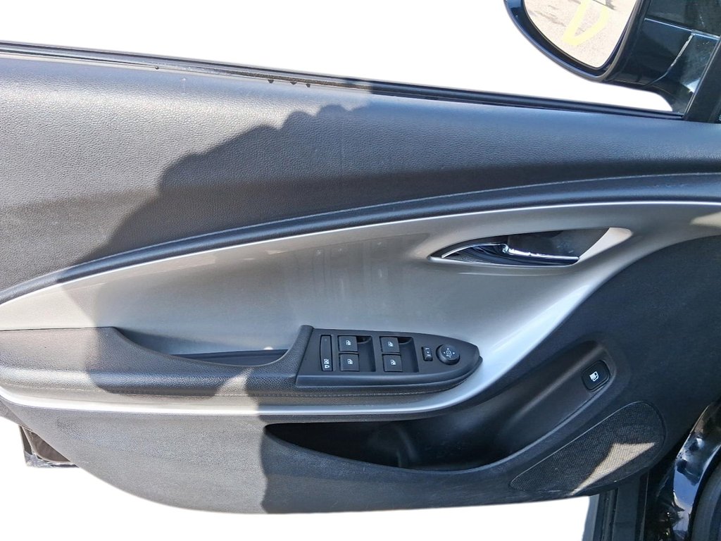 2014 Chevrolet Volt 5-Door Hatchback in Stratford, Ontario - 10 - w1024h768px