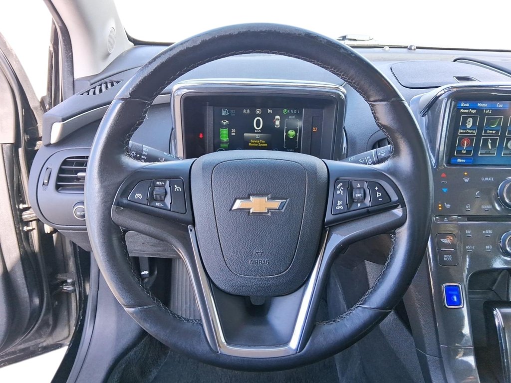 2014 Chevrolet Volt 5-Door Hatchback in Stratford, Ontario - 11 - w1024h768px