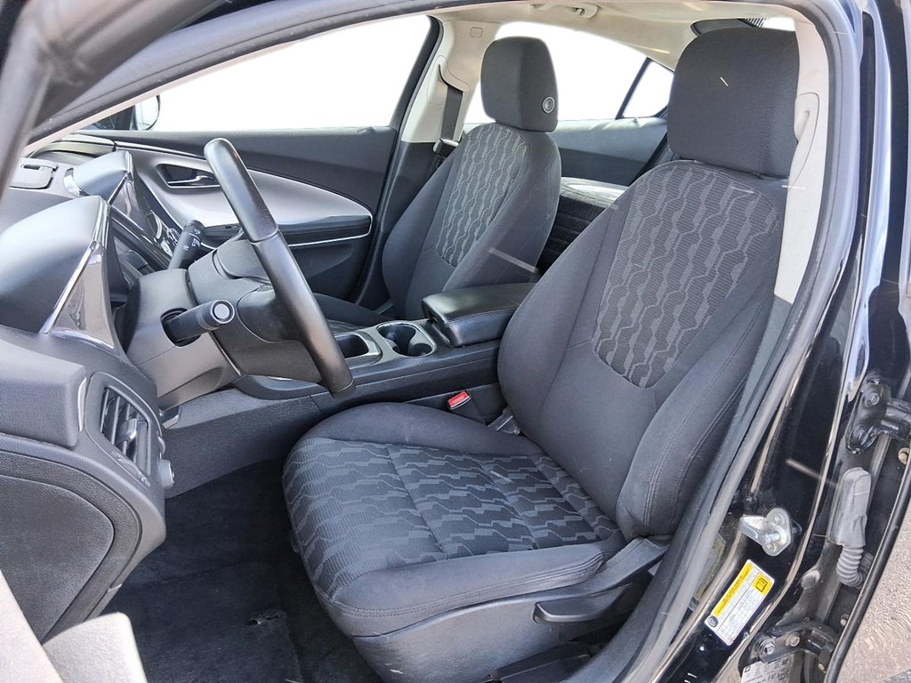 2014 Chevrolet Volt 5-Door Hatchback in Stratford, Ontario - 8 - w1024h768px