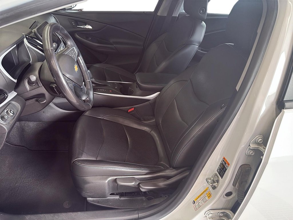 2018 Chevrolet Volt LT in Stratford, Ontario - 8 - w1024h768px