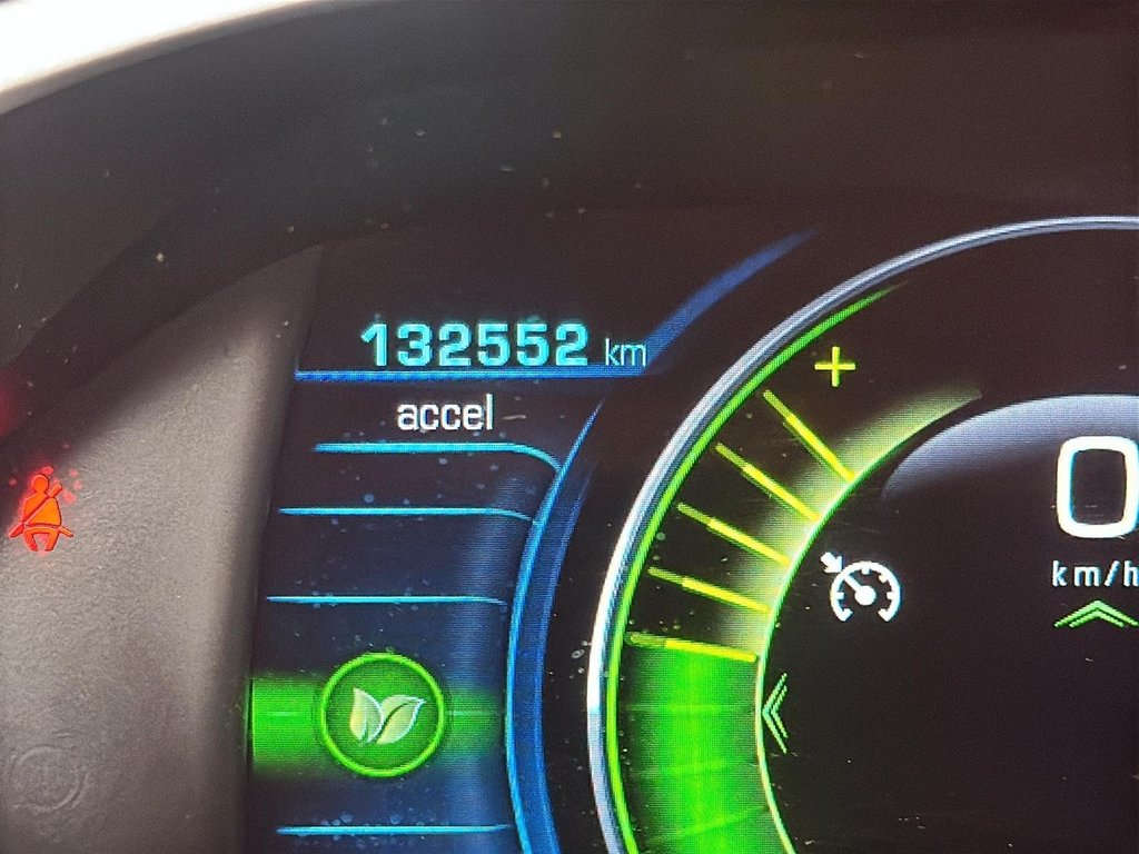 2018 Chevrolet Volt LT in Stratford, Ontario - 12 - w1024h768px
