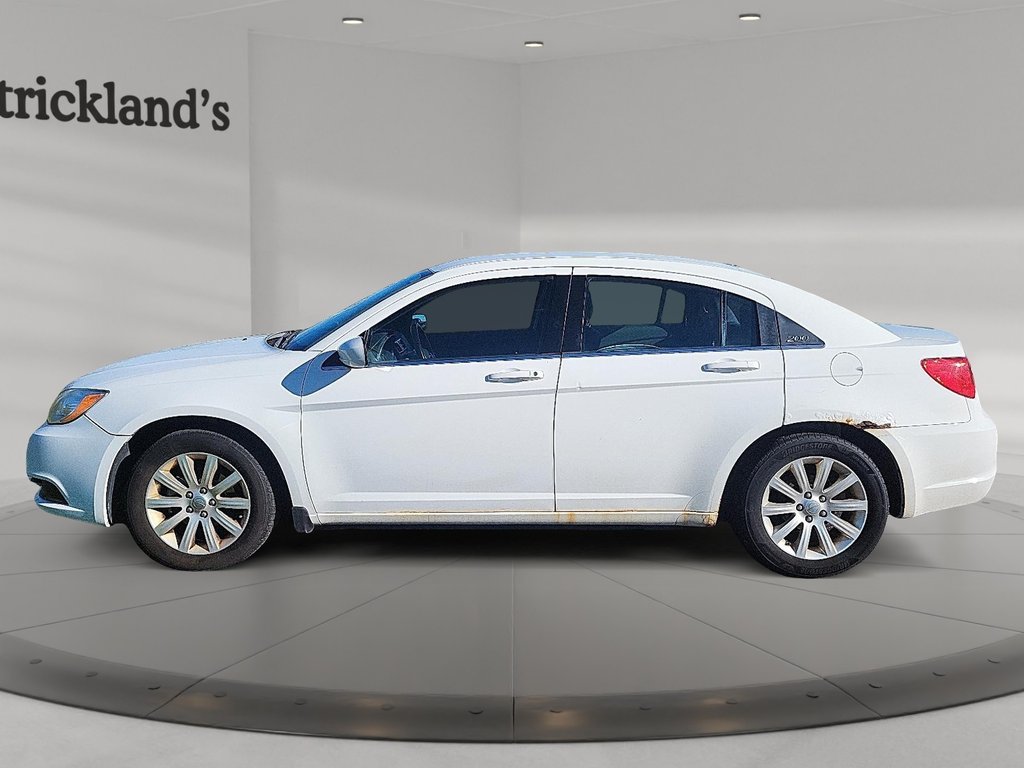 2014 Chrysler 200 Touring in Stratford, Ontario - 3 - w1024h768px