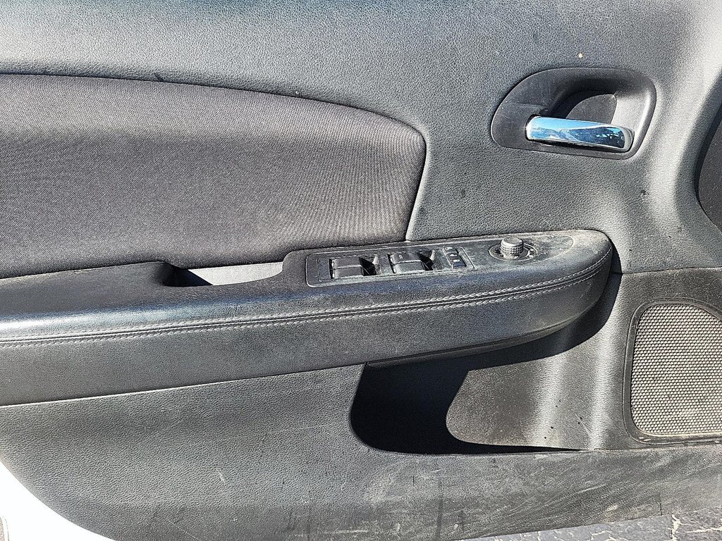 2014 Chrysler 200 Touring in Stratford, Ontario - 10 - w1024h768px