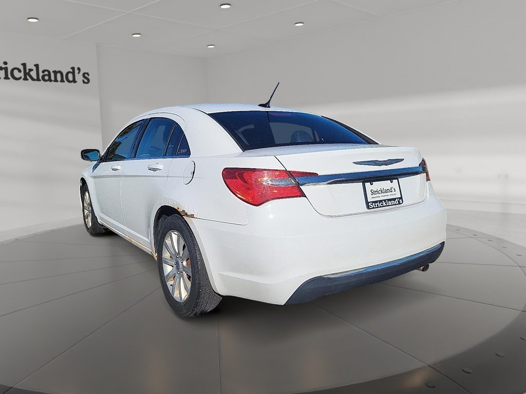 2014 Chrysler 200 Touring in Stratford, Ontario - 4 - w1024h768px