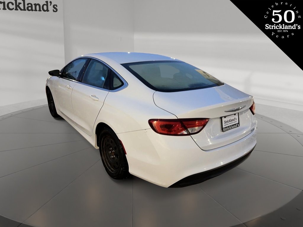 2016 Chrysler 200 LX in Stratford, Ontario - 4 - w1024h768px