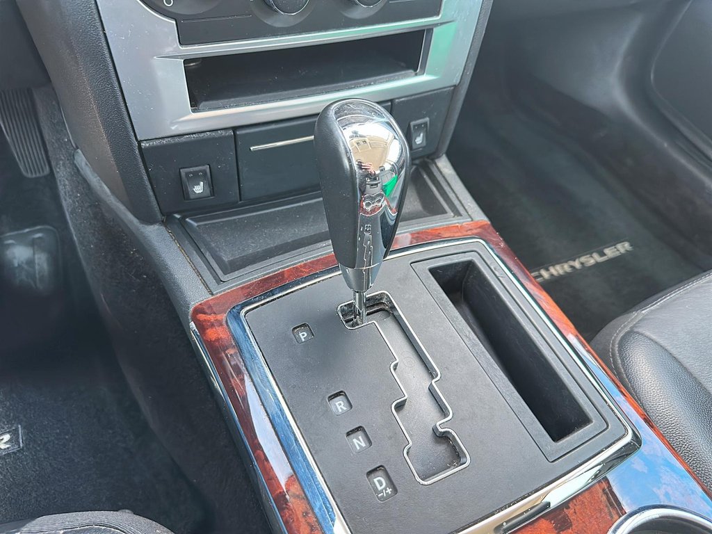 2010 Chrysler 300 Limited Sedan AWD in Stratford, Ontario - 14 - w1024h768px
