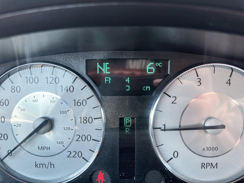2010 Chrysler 300 Limited Sedan AWD in Stratford, Ontario - 11 - w1024h768px