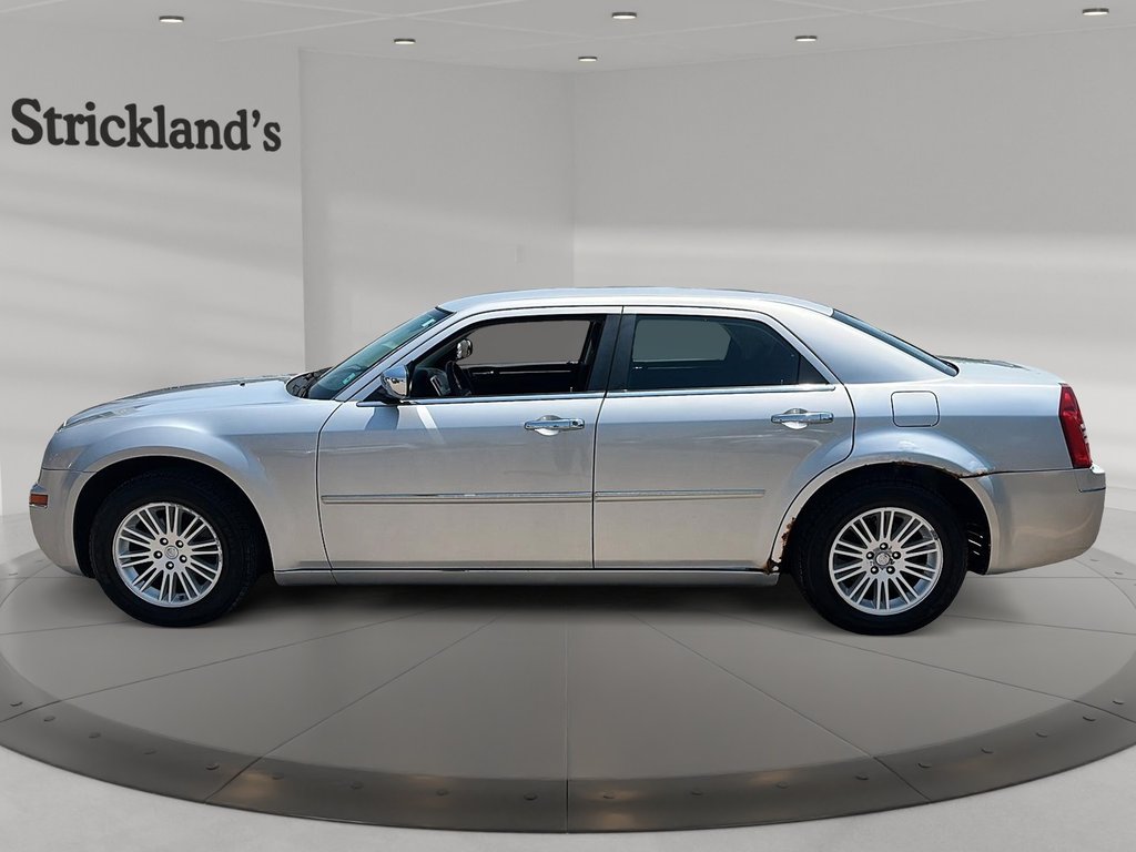 2010 Chrysler 300 C 4D Sedan in Stratford, Ontario - 5 - w1024h768px