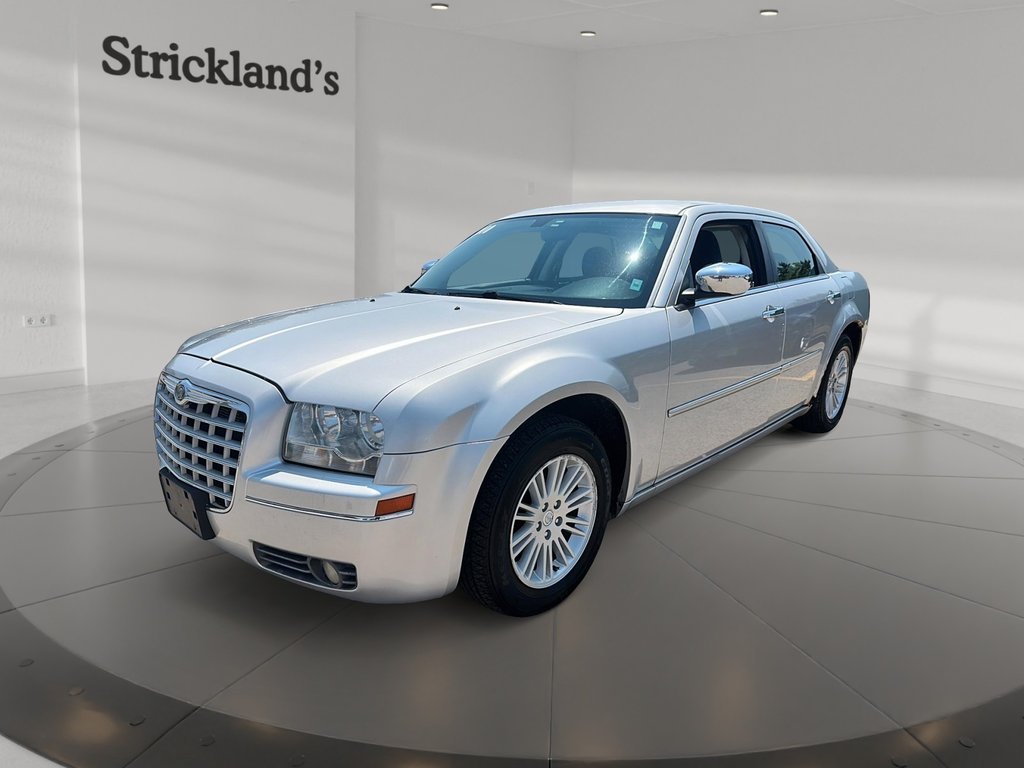 2010 Chrysler 300 C 4D Sedan in Stratford, Ontario - 1 - w1024h768px