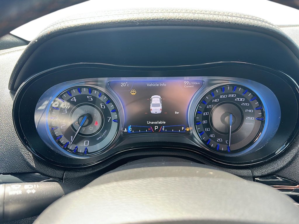 2018 Chrysler 300 S in Stratford, Ontario - 9 - w1024h768px