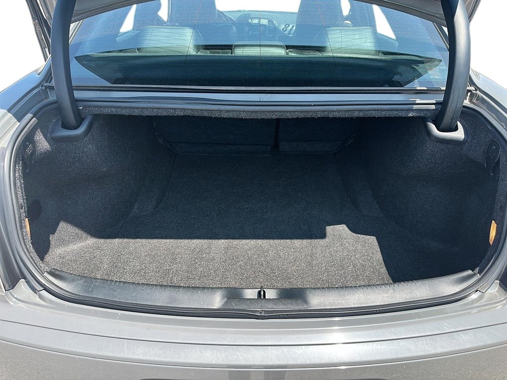 2018 Chrysler 300 S in Stratford, Ontario - 6 - w1024h768px