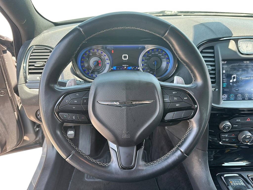 2018 Chrysler 300 S in Stratford, Ontario - 11 - w1024h768px
