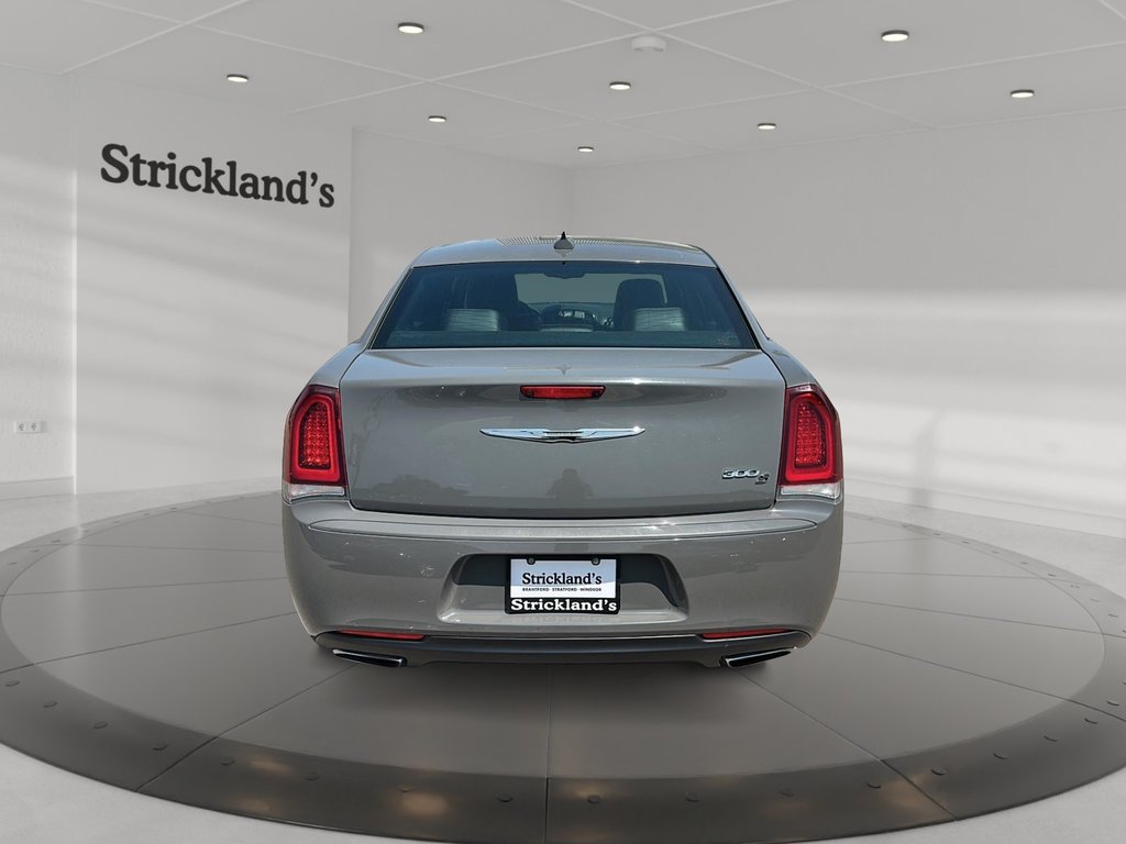 2018 Chrysler 300 S in Stratford, Ontario - 3 - w1024h768px