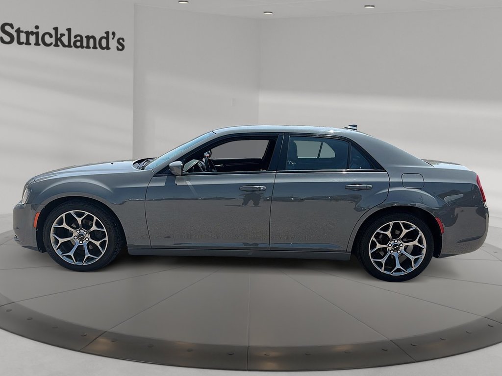 2018 Chrysler 300 S in Stratford, Ontario - 5 - w1024h768px