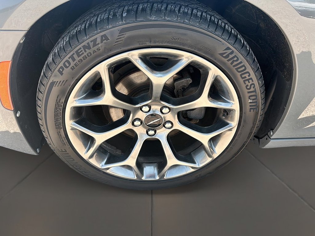 2018 Chrysler 300 S in Stratford, Ontario - 7 - w1024h768px