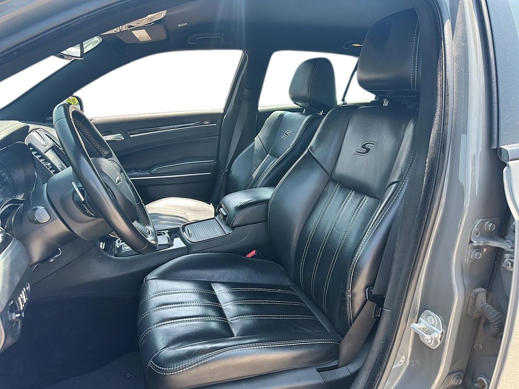 2018 Chrysler 300 S in Stratford, Ontario - 8 - w1024h768px