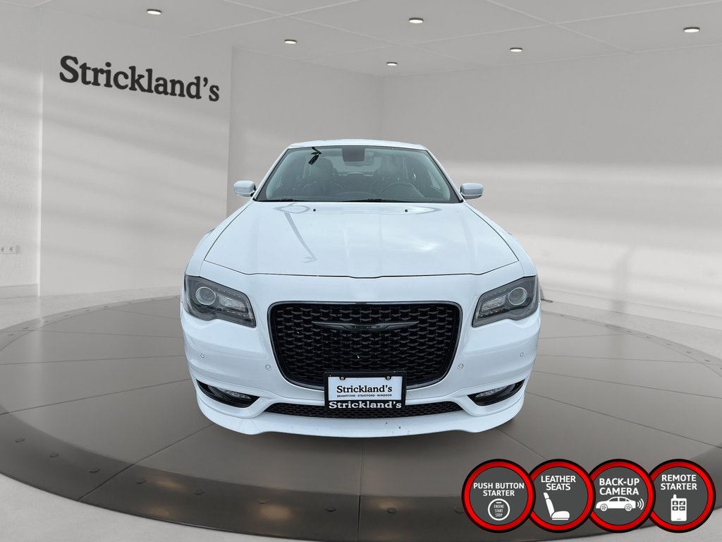 2022 Chrysler 300 Touring L in Stratford, Ontario - 2 - w1024h768px