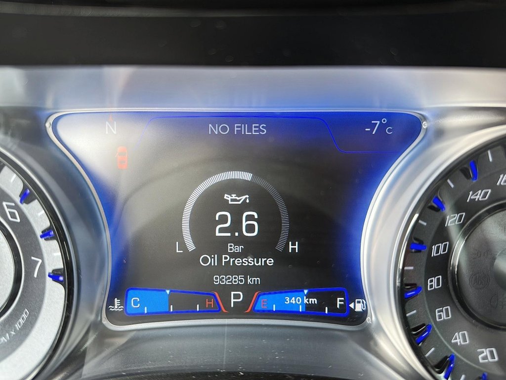 2022 Chrysler 300 Touring L in Stratford, Ontario - 12 - w1024h768px