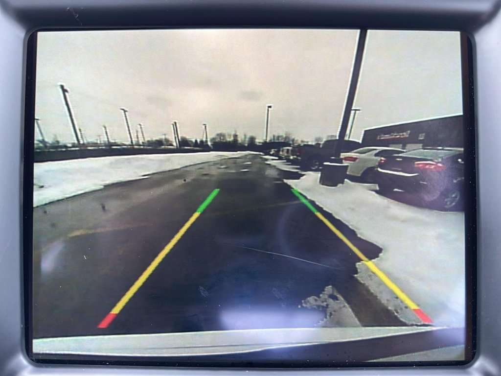 2022 Chrysler 300 Touring L in Stratford, Ontario - 16 - w1024h768px