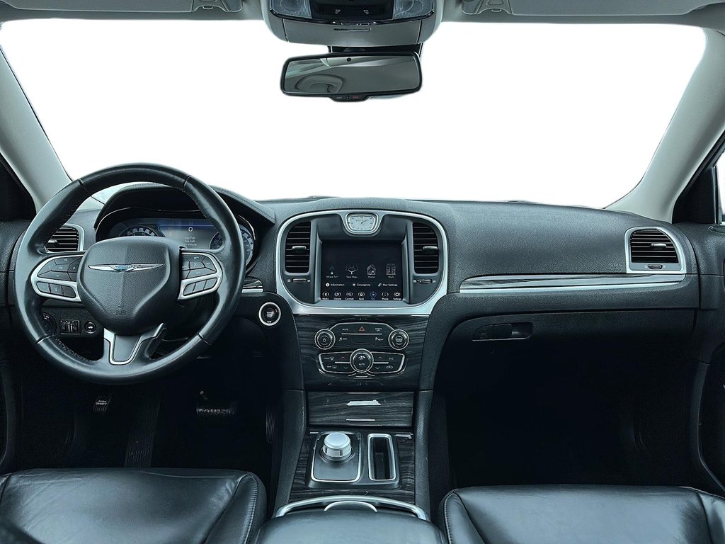 2022 Chrysler 300 Touring L in Stratford, Ontario - 9 - w1024h768px