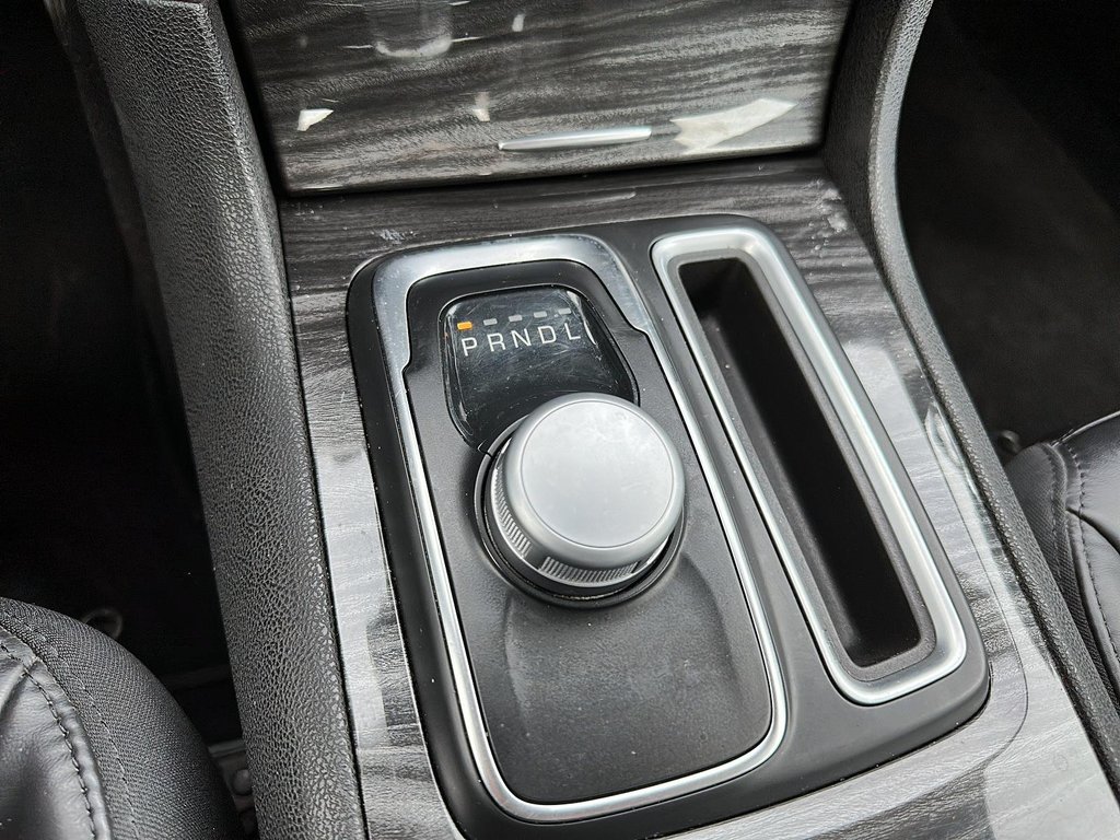 2022 Chrysler 300 Touring L in Stratford, Ontario - 14 - w1024h768px