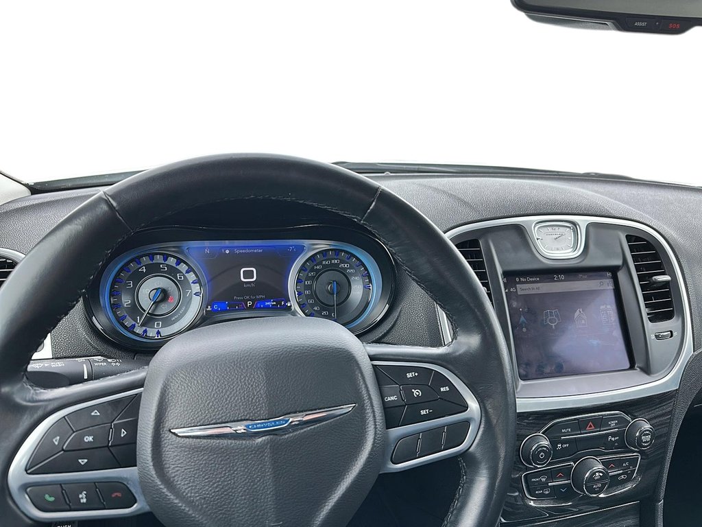 2022 Chrysler 300 Touring L in Stratford, Ontario - 13 - w1024h768px