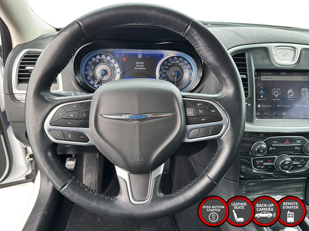 2022 Chrysler 300 Touring L in Stratford, Ontario - 11 - w1024h768px