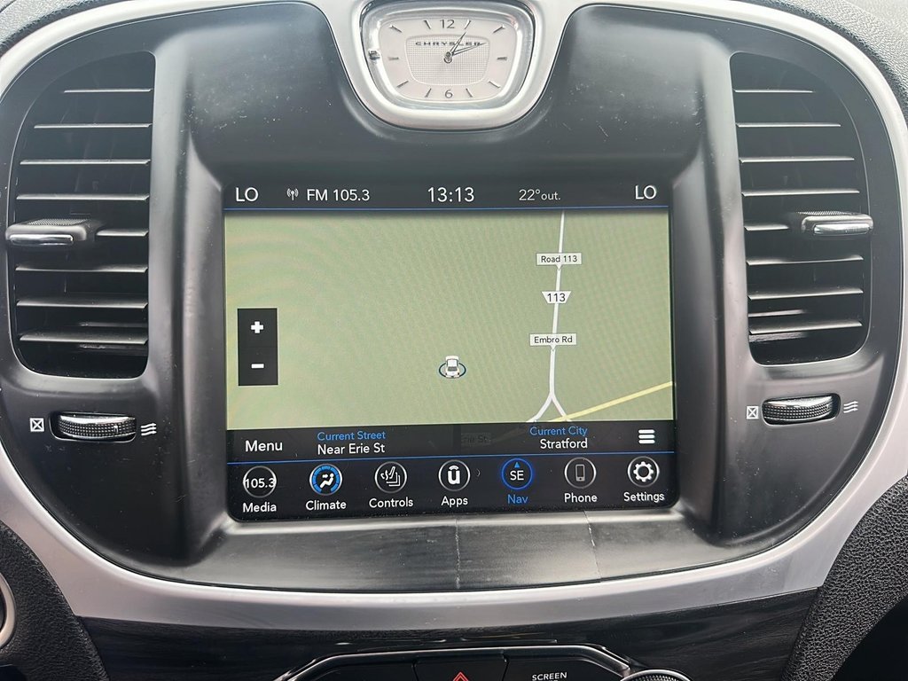 2022 Chrysler 300 Touring L AWD in Stratford, Ontario - 16 - w1024h768px
