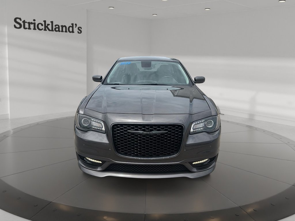 2022 Chrysler 300 Touring L AWD in Stratford, Ontario - 2 - w1024h768px