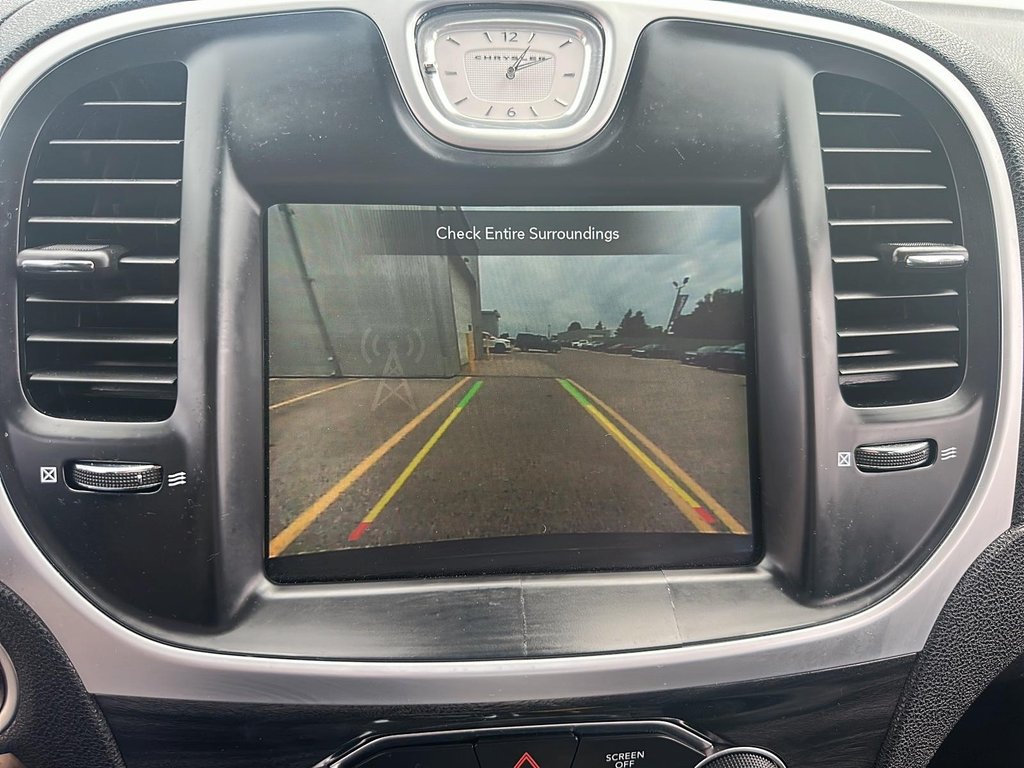2022 Chrysler 300 Touring L AWD in Stratford, Ontario - 15 - w1024h768px